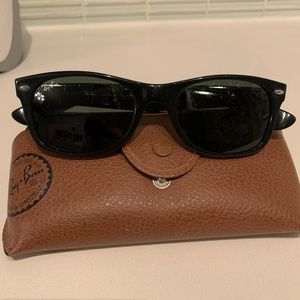 Black Rayban the New Wayfarer classic sunglasses, in black